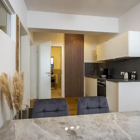 New Luxury 3 At Rathausplatz Апартаменти *