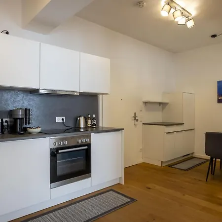 Апартаменты Goldenkey-suites - Luxury 'leopold Mozart' - 3 - Air Conditioning - Prime Location Rathausplatz